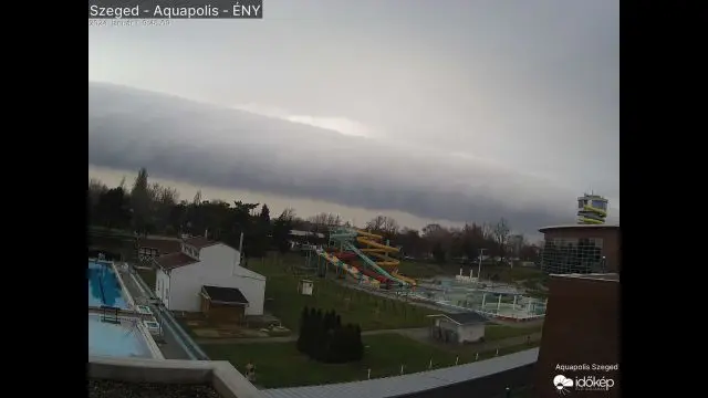 Görgőfelhővel vonult át a front