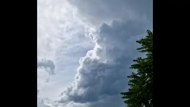 Forgó, rotyogó zivatarfelhő