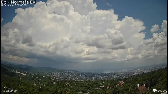 Heves zivatarcella éri el a fővárost