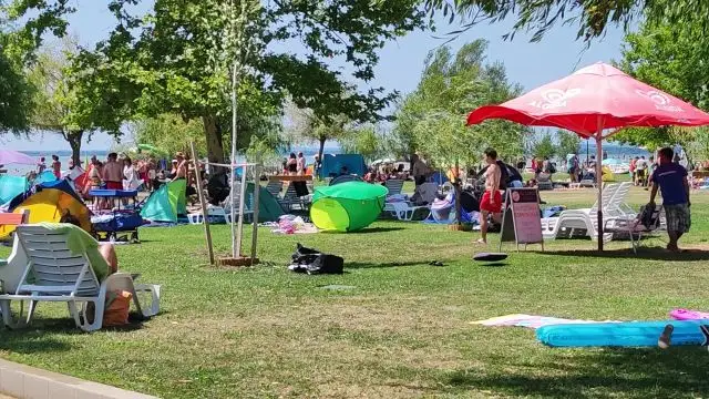 Porördög és kisebb tornádó keletkezett a vonyarci strandon délben