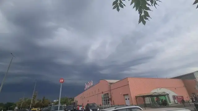 Asperitas Felhő a Csömöri Auchannál