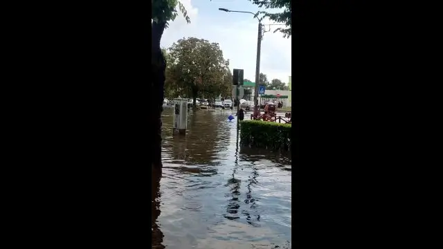 Víz alá került a Diadal tér Vácon