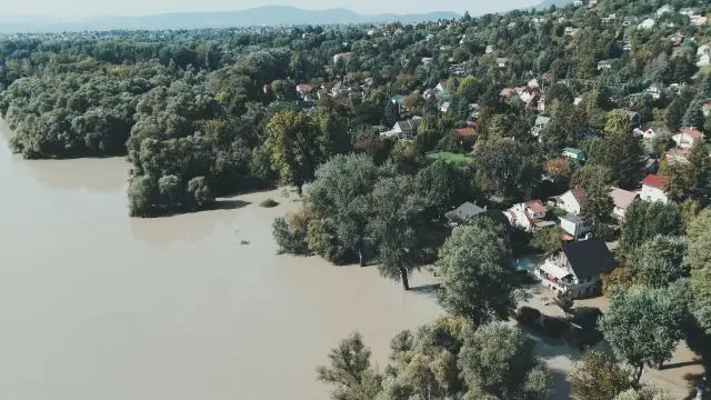 Betört a víz Szentendrére