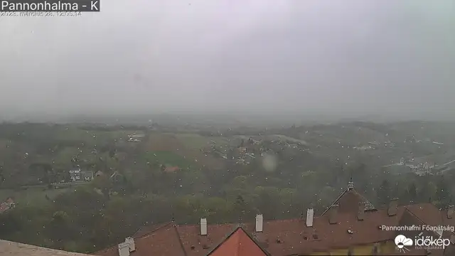 Hózápor fehérítette ki rövid időre Pannonhalmát