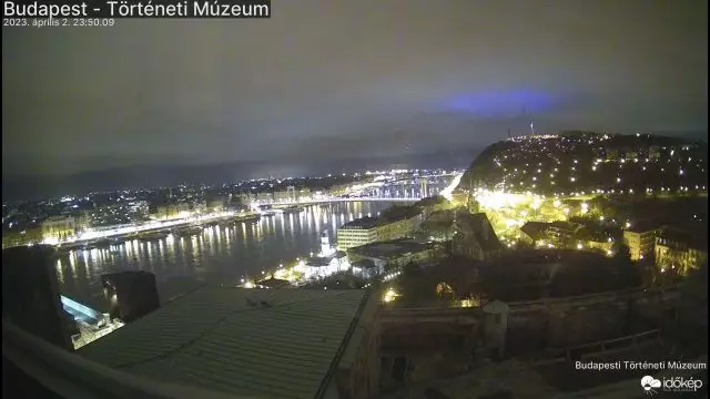Furcsa fényjelenség Budapest fölött