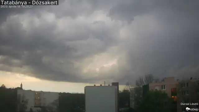 Félelmetesnek tűnő asperatus felhők Tatabánya felett