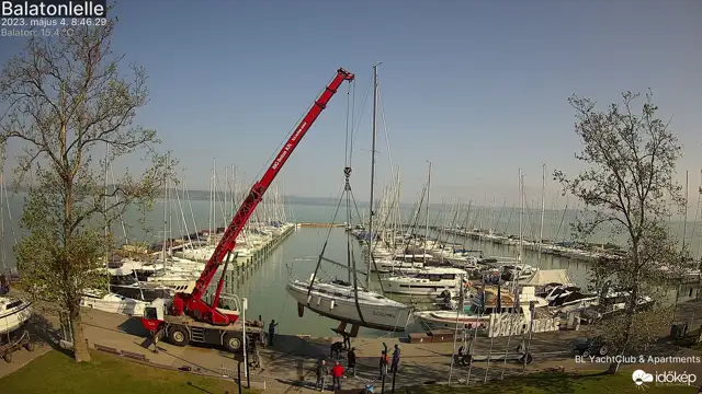 Futószalagon pakolták be a vitorlásokat