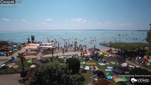 Csak úgy nyüzsögtek az emberek a Balatonnál
