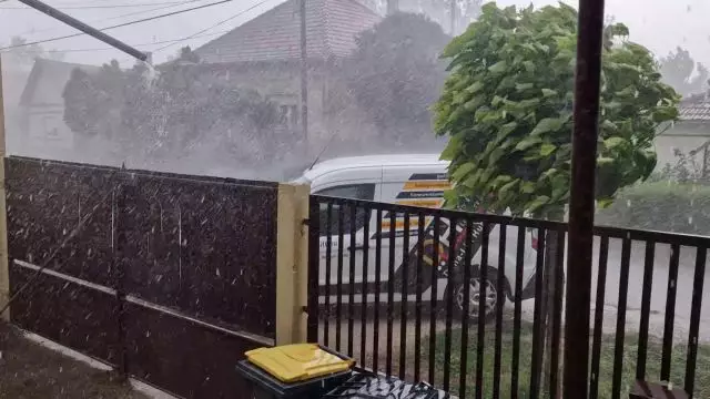 Downburst Törökszentmiklóson - így érkezett a felfrissülés