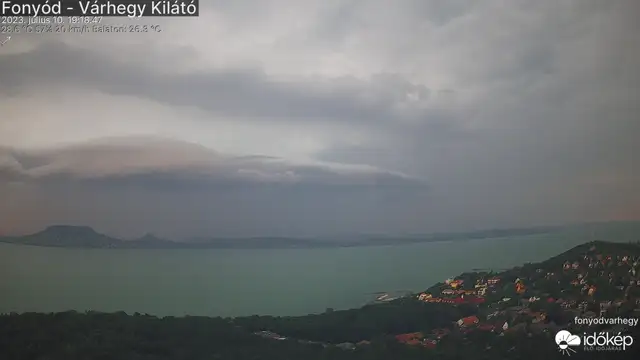 Így érkezett a vihar a Balatonra