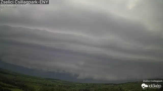 Brutális peremfelhővel érkezett a vihar