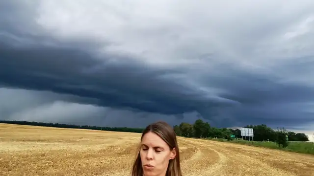 Paksnál kapott el minket a vihar