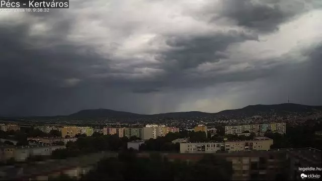 Zivatar robogott át Pécs fölött