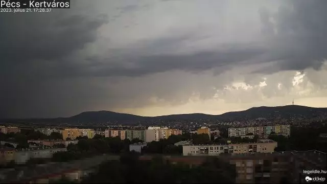 Lecsap a vihar Pécsre