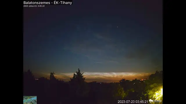 Éjszakai világító felhők a Balatonról