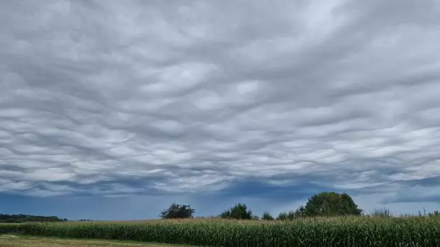 Hullámfelhők Magyaregres felett