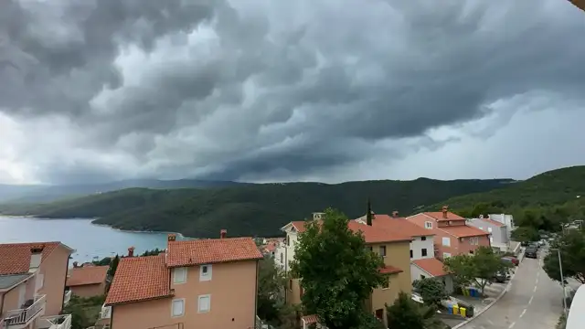 BD4039DA-0643-4ED3-935A-32990CE3FA01.mp4