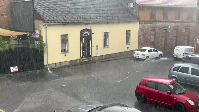 Közel 40 mm züdult le Pécsre - kisebb villámárvíz alakult ki