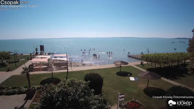 Csopakon még bátran strandolnak