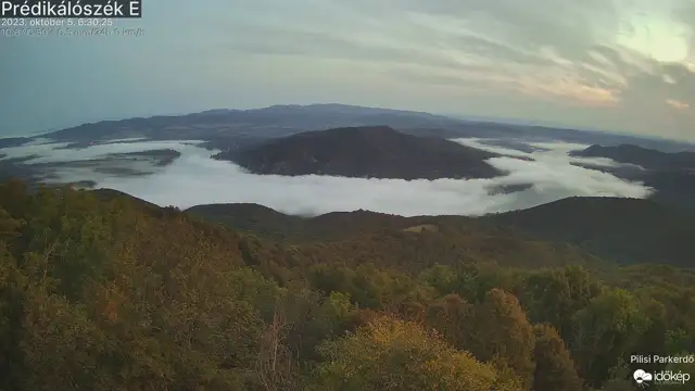 Hullámzó felhőfolyam a Dunakanyarban