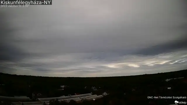 Hullámzó felhőkkel jött a front