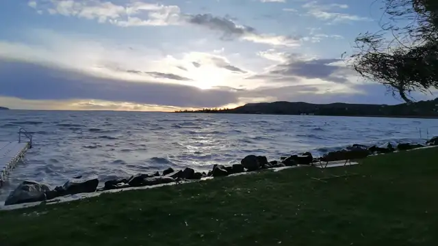 VID_20231103_155205.mp4