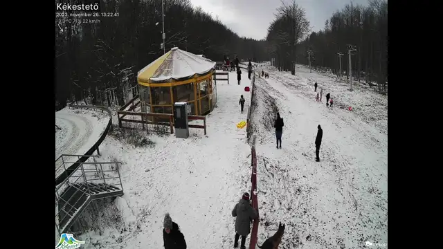 Sokan szánkóztak a Kékesen