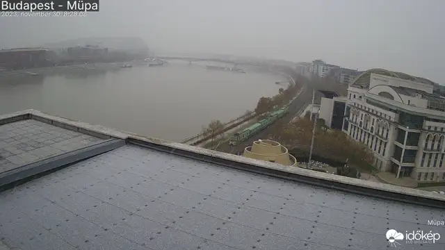 Fél óra alatt fehér ruhát öltött a főváros