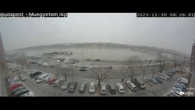 Kifehéredett a belváros - homályba vész a túlpart