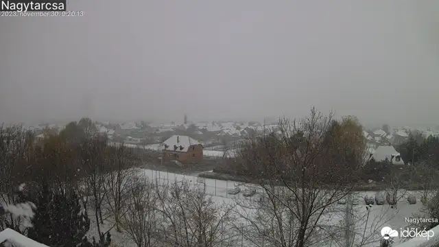 Nagytarcsa fehérbe borult