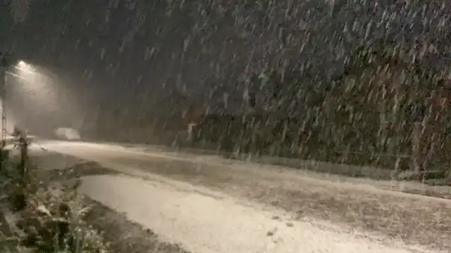 Lenyűgöző nagypelyhes havazás itt Szamosdarán a párciumban egy nagyobb csapadék gócnak köszönhetően.