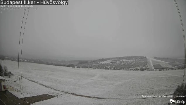 Olvadozik, de még fehér a hármashatár-hegyi kifutó