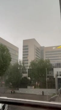 08B5BFEB-A993-4E6D-83A4-6A36F89F38AC.mp4