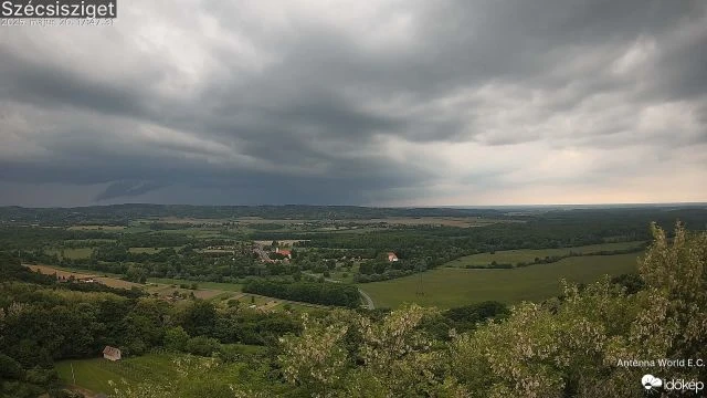 Heves zivatar érkezik Szlovénia felől