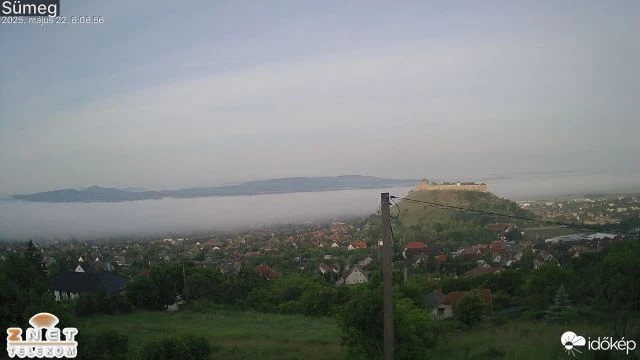 Hömpölyög a köd Sümegnél