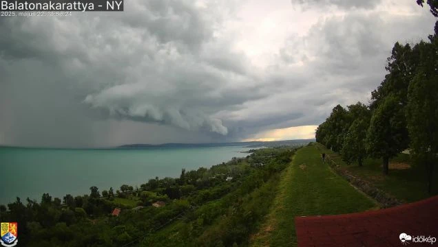 Peremfelhőszörny a Balaton keleti csücskében