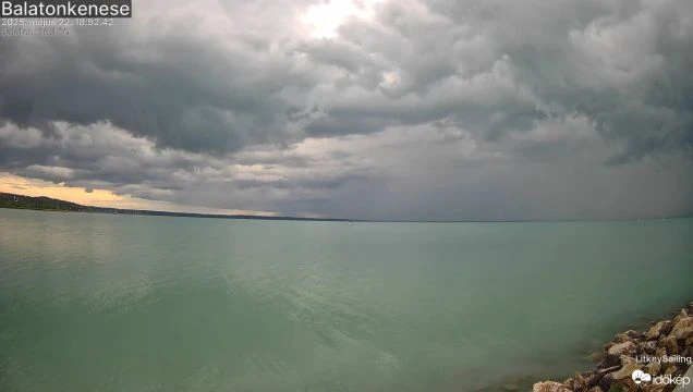 Így menekültek a vitorlások a vihar elől