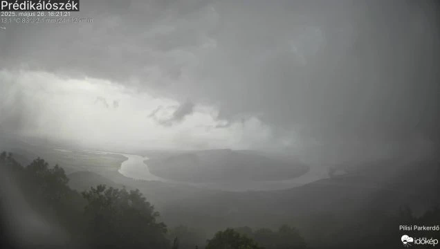 Gőzölögni kezdett Prédikálószék, miután átvonult a zápor