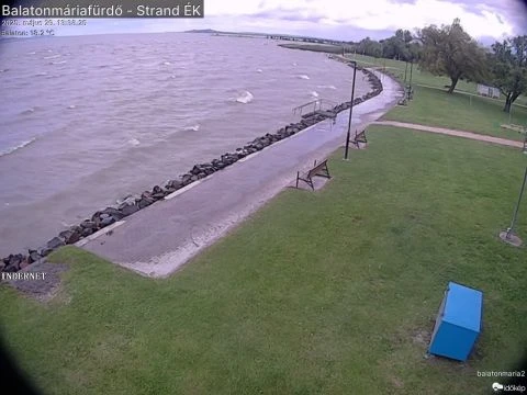 80-90 km/órás szél csapja ki a vizet a déli parton