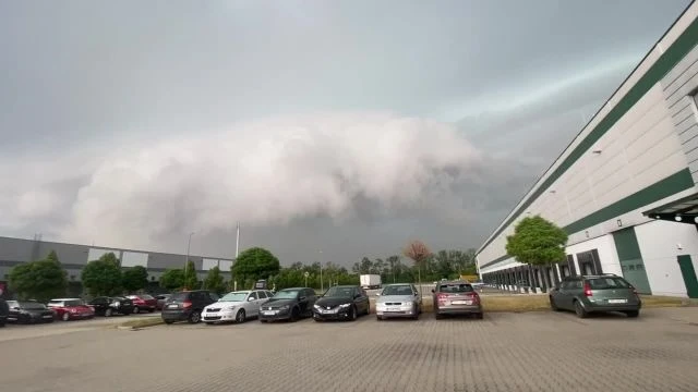 6FBF6D02-9D54-40B4-887F-227B7B45B18C.mp4