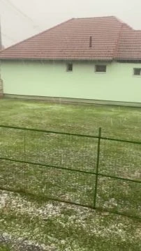 98689BA4-EFE0-4A90-BB8D-62DF40D67250.mp4