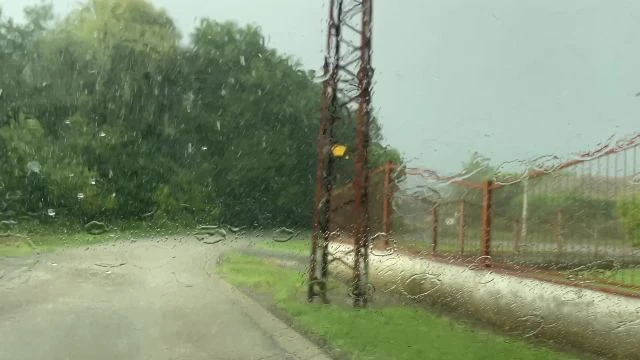 Mintha dézsából öntenék, Tiszalök