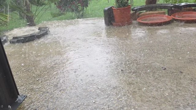 Így potyogtak az apró jégszemek