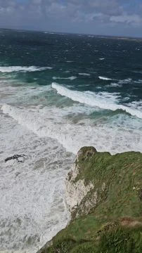 Floris lecsap Észak-Írországra, White part Beach