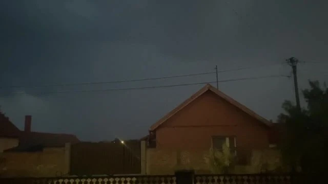 2C40D0B5-497C-4178-8B24-24F37D28EE29.mp4