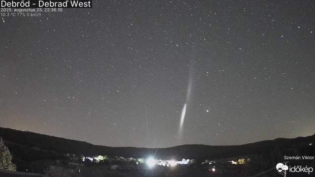 Kínai űrhajó rakétanyoma a debrődi webkamerán