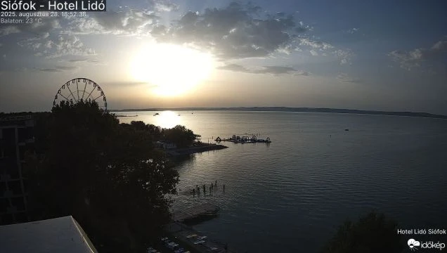 Szahari poros, tyndallos naplemente Siófokon
