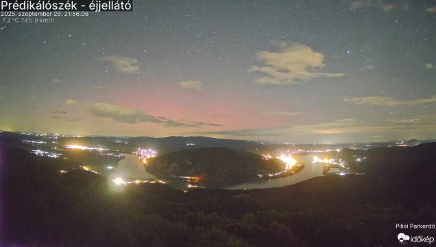 Táncot lejtett a rózsaszínben pompázó sarki fény