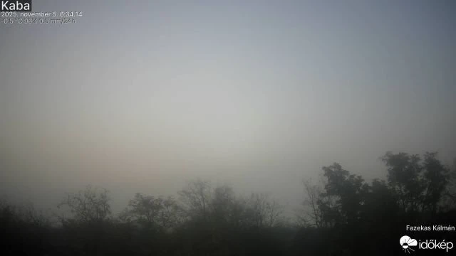 Köd árnyékolja be a napkeltét