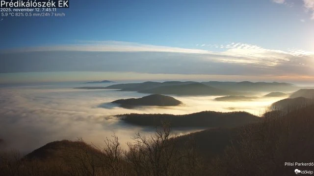 Ébred a ködben álló Dunakanyar